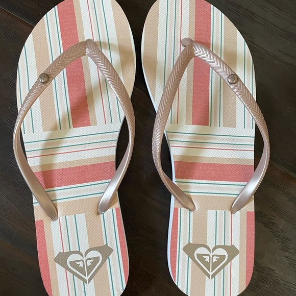 NEW Roxy Sandals! ☀️🌴 - Picture 4 of 4